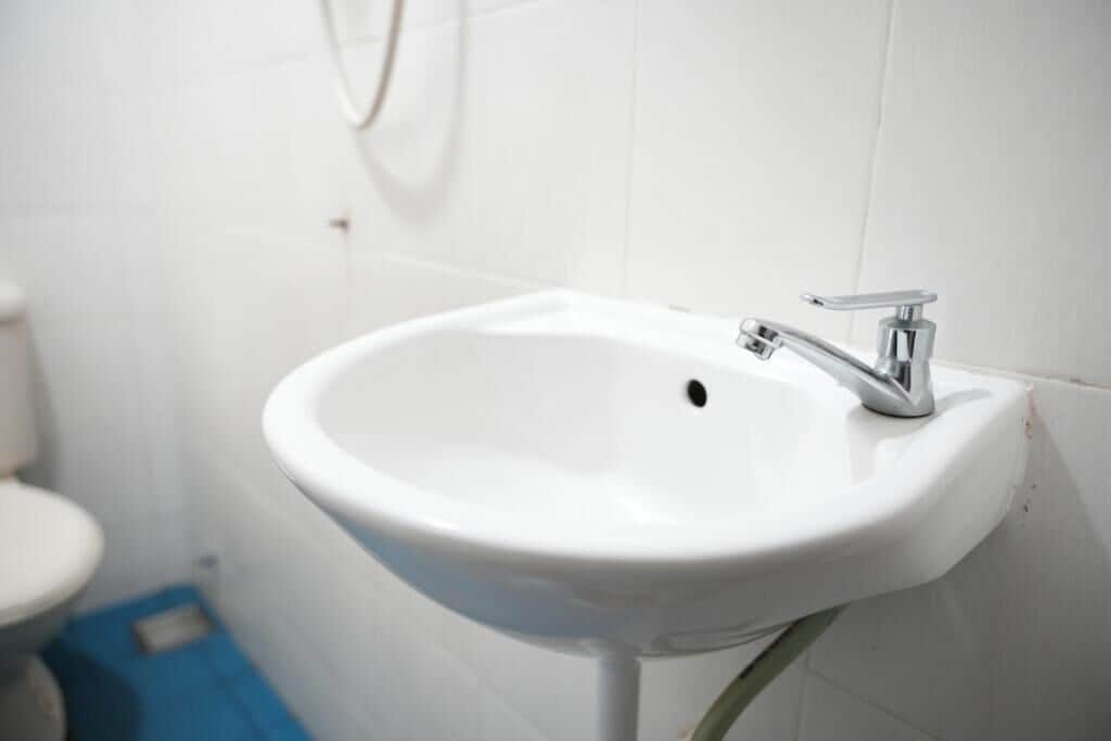 Ducha, artículos de tocador gratuitos, secador de pelo, toallas
