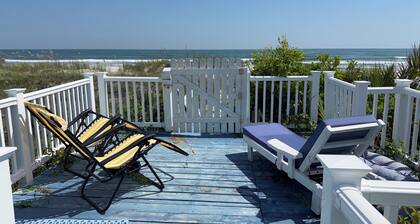 4-bedroom house in fantastic Folly Beach with stunning views