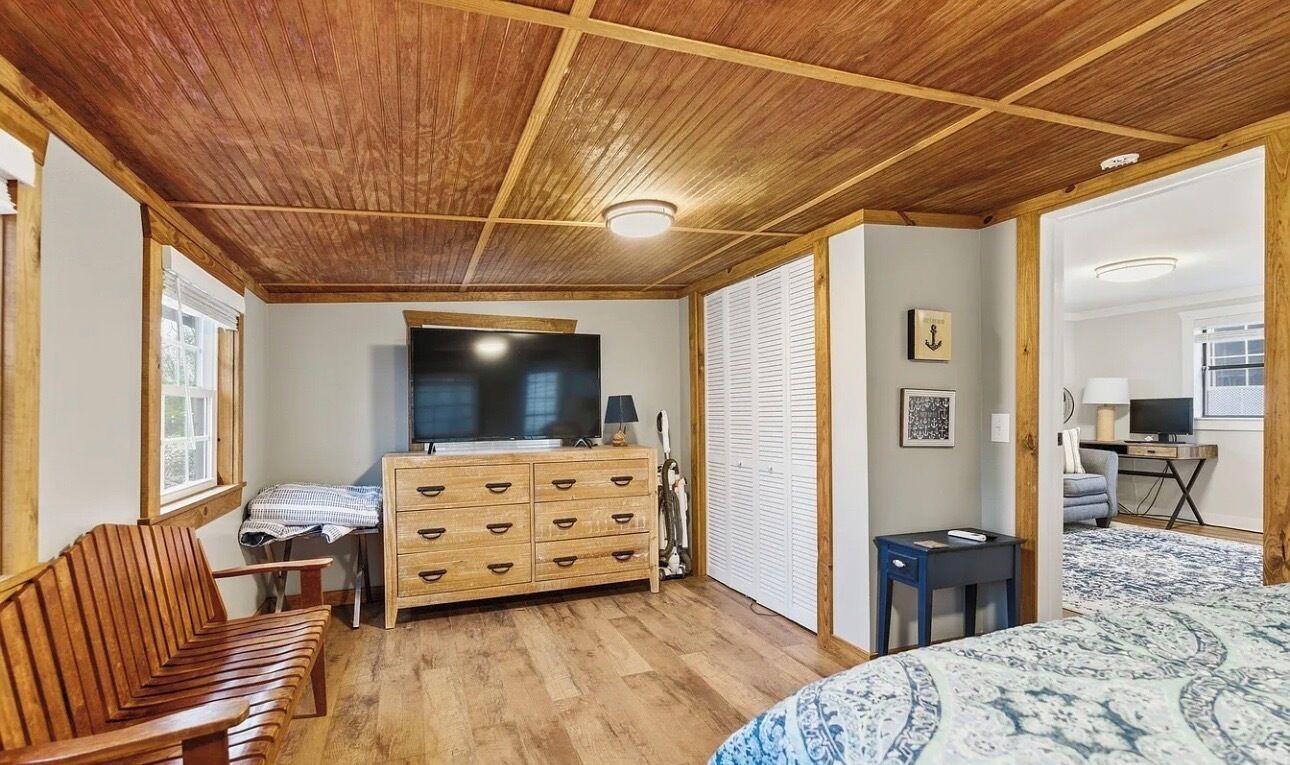 3 bedrooms, in-room safe, desk, iron/ironing board