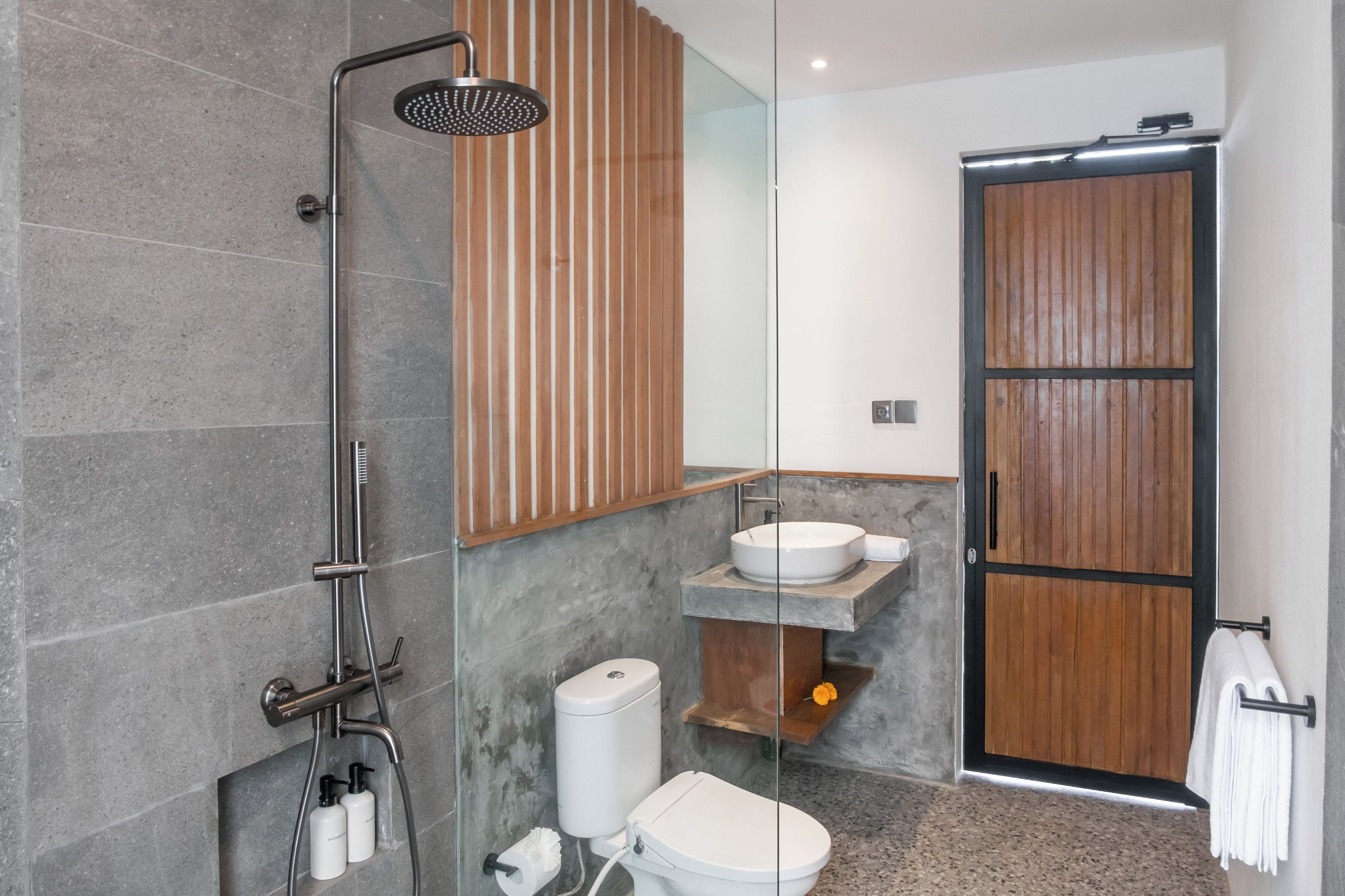 Free toiletries, hair dryer, bidet, towels