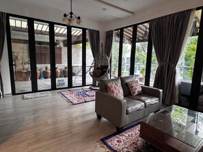 Living area - Spacious 3BR Apartment with Large Balcony (Malé)