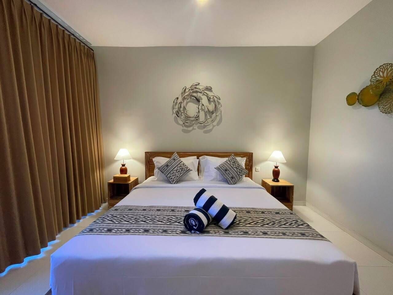 Quarto luxo, vista para a piscina