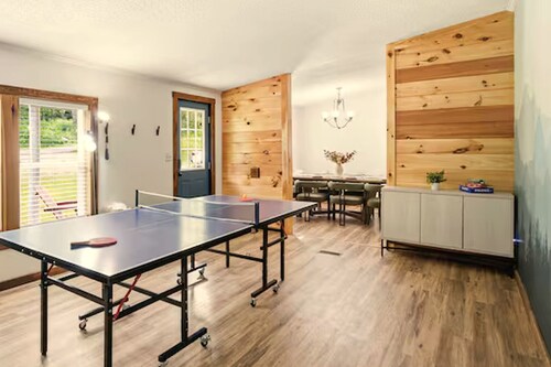 NEW! Hot Tub + Sauna, Game Room, Near Red River Gorge
