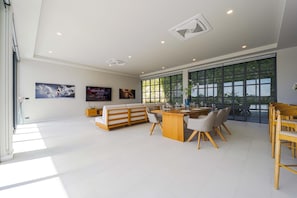 Villa, 5 Bedrooms, Non Smoking, Private Pool | Bahagian dalam