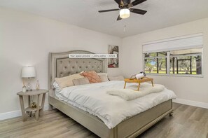 Room - Vaulted Ceilings, Spacious Townhome w/ Pool Table & Outdoor BBQ!! (Rockledge)