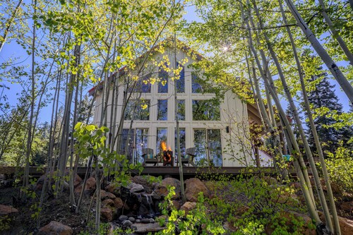 Luxury 5bed- 4b in charming Lakewoods Village near Lake of the Woods Crater Lake
