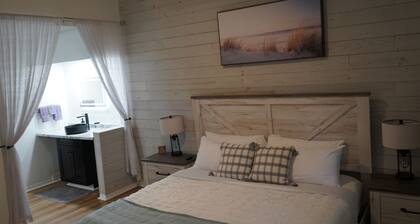 Resort Style Condo w/ Pool & Outdoor BBQ!!!