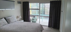 Room - Relax, Coastal and Warm-Top Deck Beach House (Pataua South)
