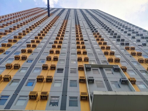 Beautiful Tower with AC in Peaceful Cubao City Neighborhood