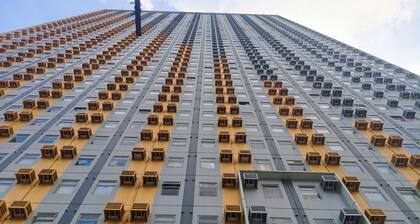 Beautiful Tower with AC in Peaceful Cubao City Neighborhood