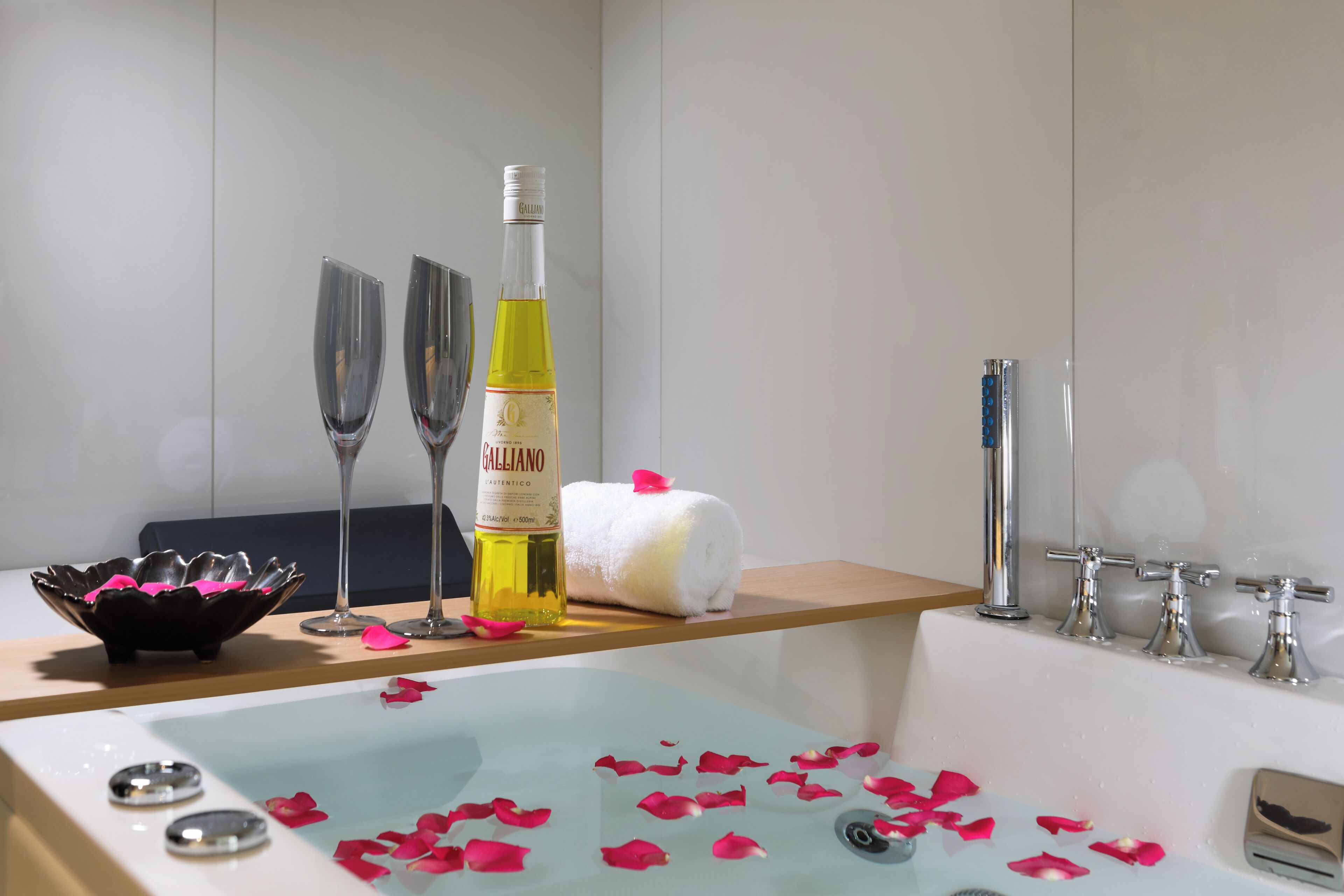 Executive Suite | Bathroom