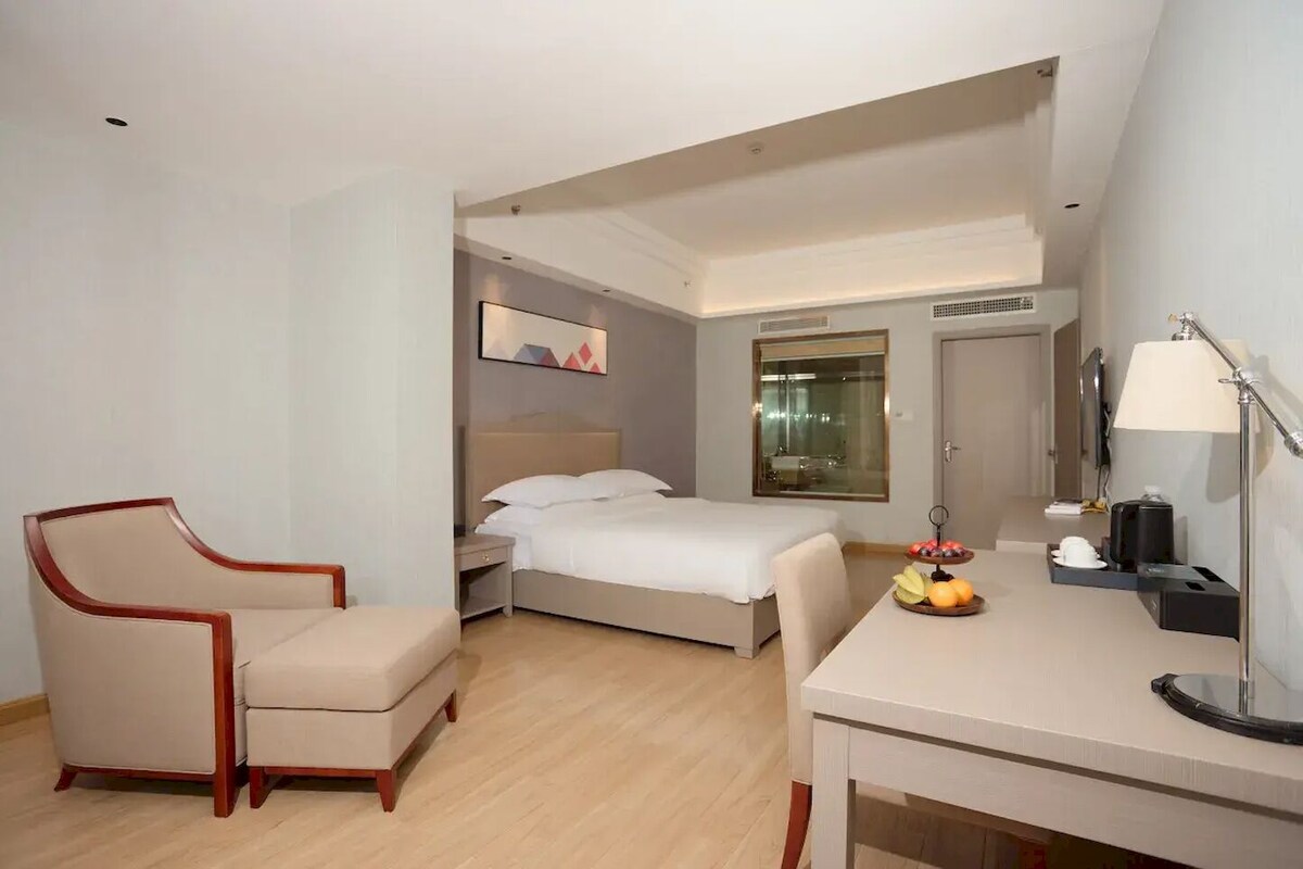 Executive Suite, City View