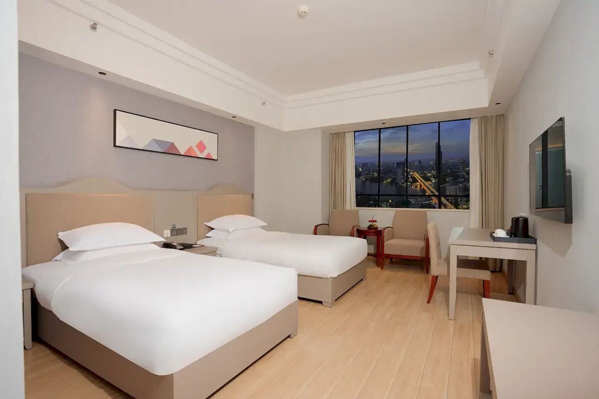 Superior Twin Room, City View