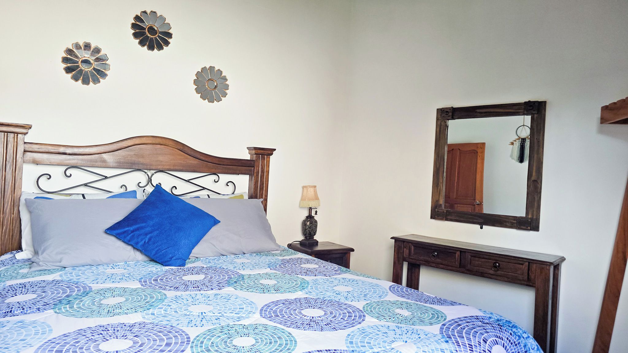 5 bedrooms, iron/ironing board, WiFi (free), bed sheets