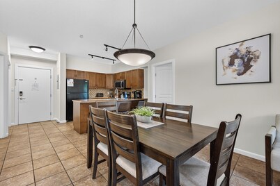 2 Bd Condo Playa 153 w Courtyard & Pool