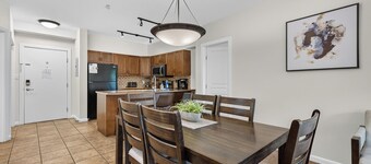 2 Bd Condo Playa 153 w Courtyard & Pool