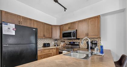 2 Bd Condo Playa 153 w Courtyard & Pool