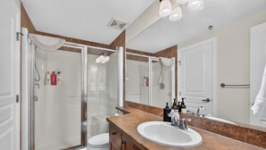 Bathroom - 2 Bd Condo Playa 153 w Courtyard & Pool (Kelowna)