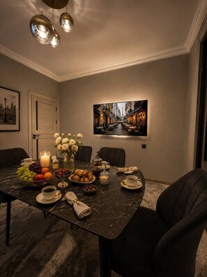 Dining - Premium Apt 3 Min to Tashkent City & City Mall (Tashkent)