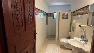 Căn hộ Tiêu chuẩn, ban công | Phòng tắm