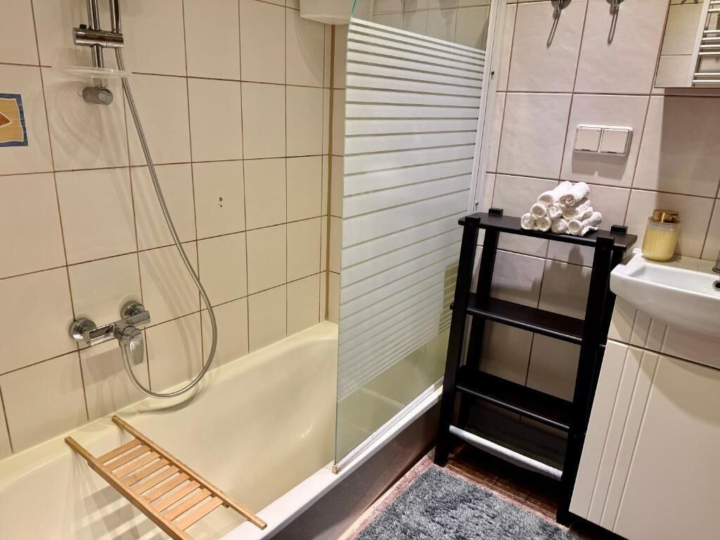 Bañera y ducha independientes, artículos de tocador gratuitos