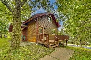 A wooden cabin with a porch, a small window, and a door. - Mountain View & Hot Tub in Ellicottville New York (Ellicottville)