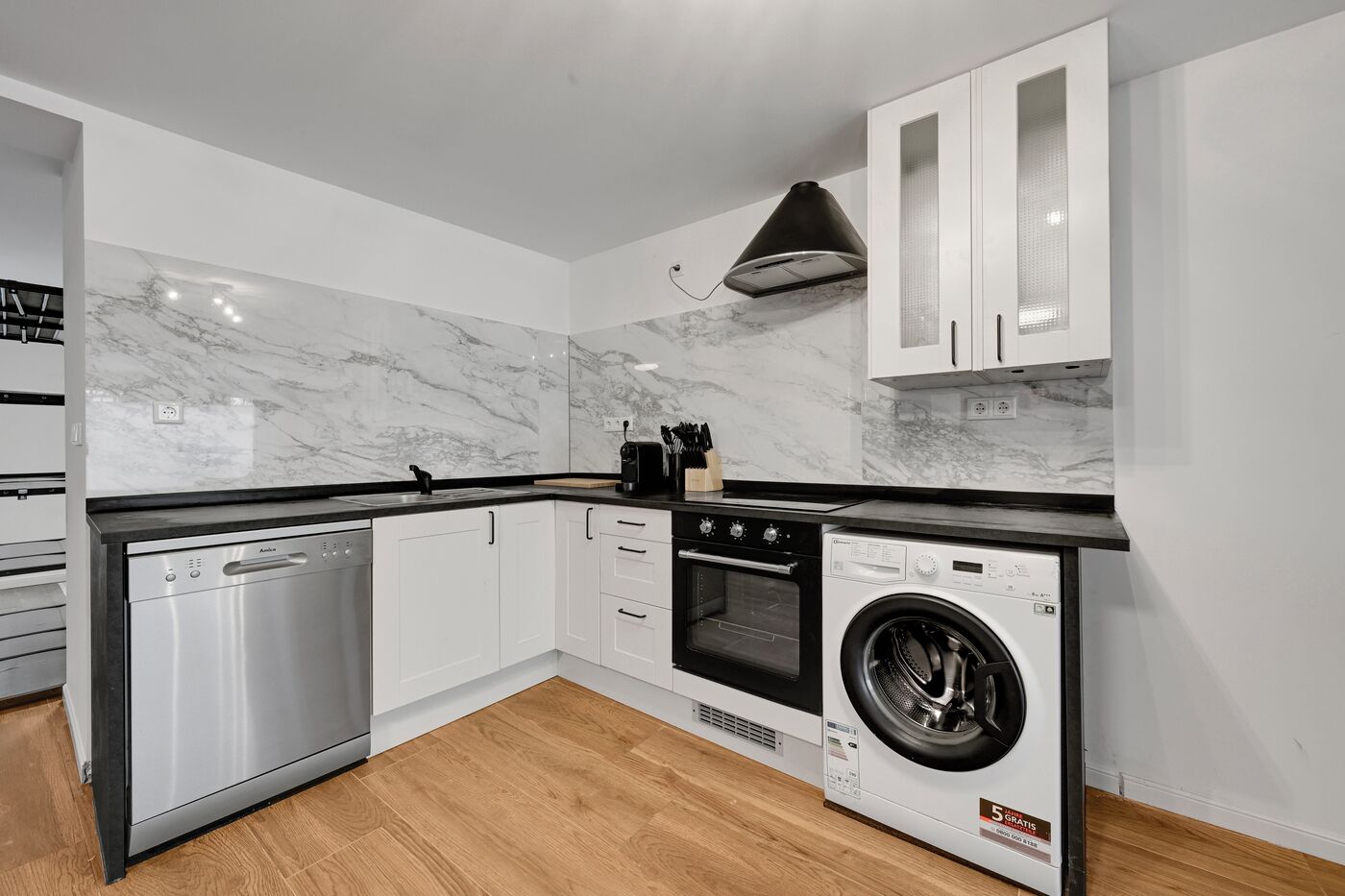 Deluxe-Apartment, Küche | Eigene Küche | Großer Kühlschrank, Mikrowelle, Herdplatte, Geschirrspüler