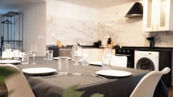 Deluxe appartement, keuken | Dineren