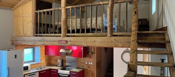 La Clés des Champs in Laumont (A unique barn renovated in a rustic style)