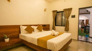 Deluxe Double Room, Pool View