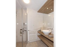 Bathroom - Comfort, 2 bathrooms (DEURNINGEN)