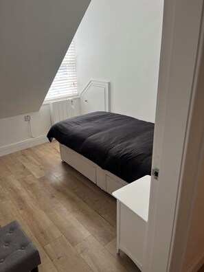 Room - Second floor new apartment in Lurgan Town centre (Armagh)