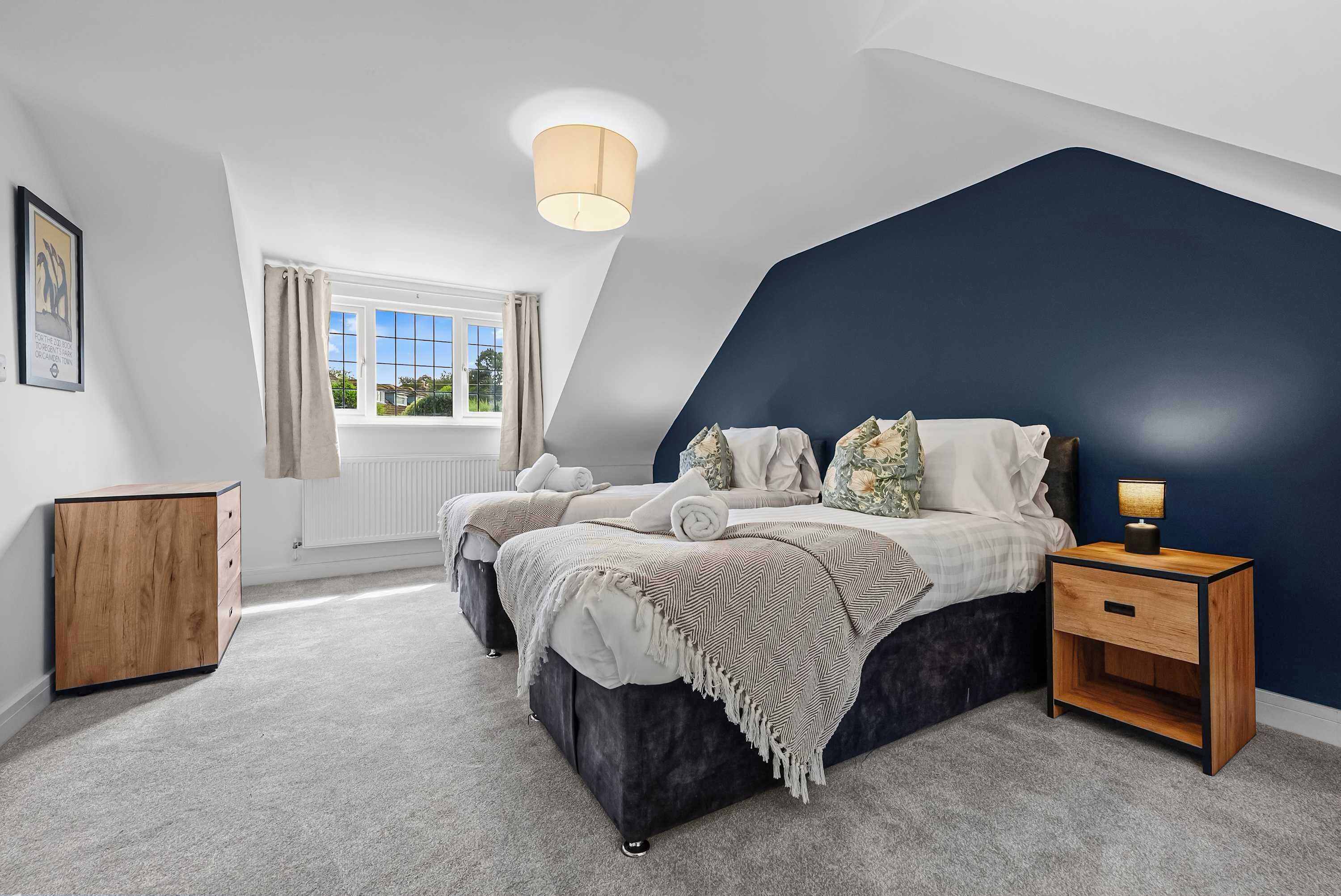 Desk, iron/ironing board, WiFi, bed sheets