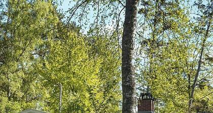 Summer house with wild garden by Arresø