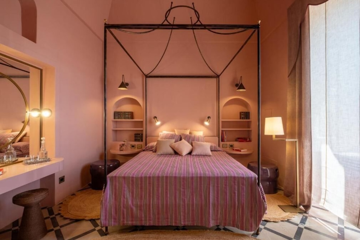Double Room, 1 King Bed, Private Bathroom, Garden View