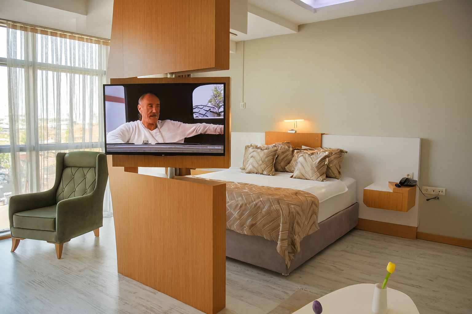 Studio, vue ville | Minibar, coffres-forts dans les chambres, bureau