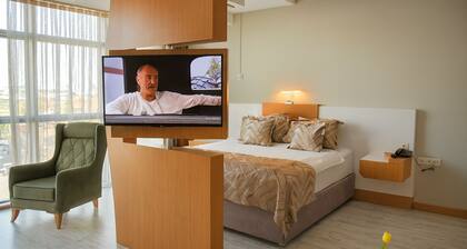 THE CITY WALLS SUIT OTEL