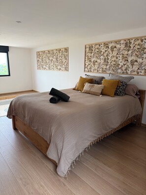 Room - Vrbo Property (Saint-Martin-de-Valgalgues)