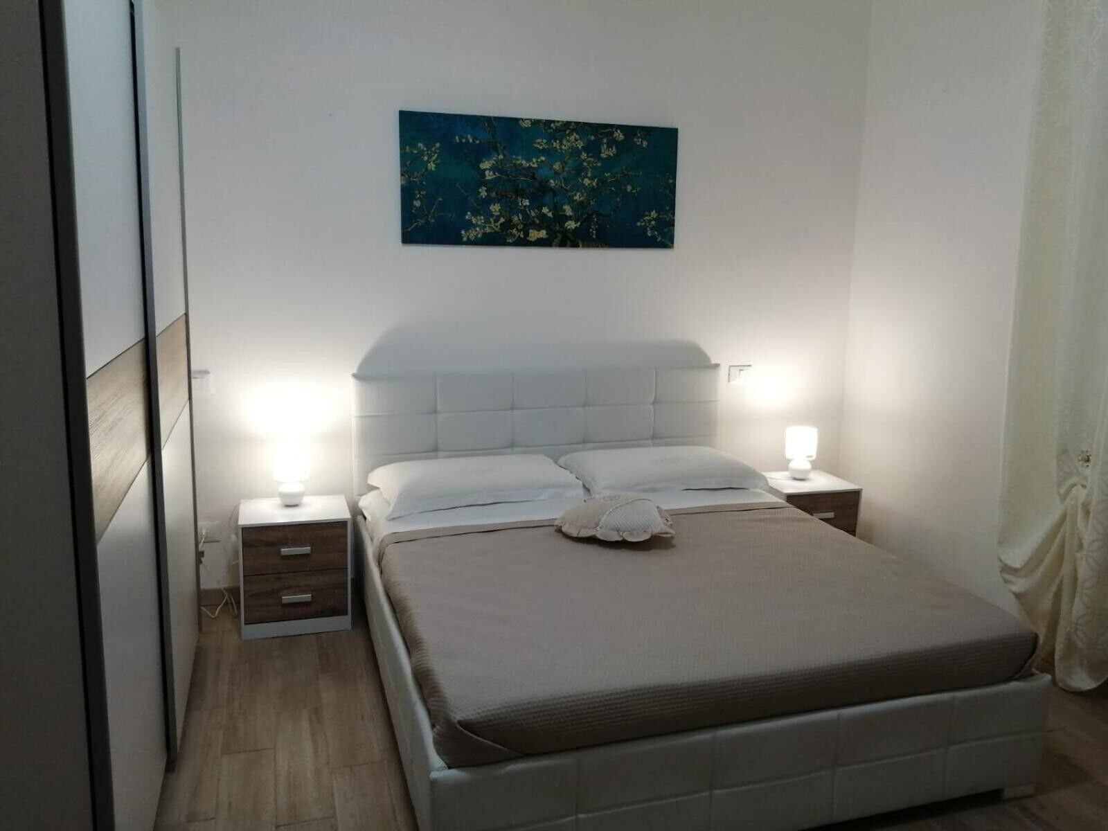 WiFi, bed sheets