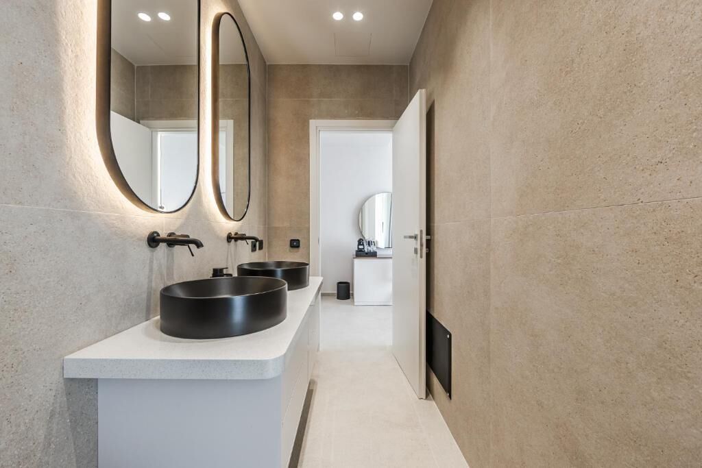 Luxury Suite, Balcony | Bathroom
