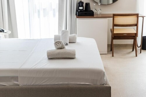TRIA Signature Suites by PS
