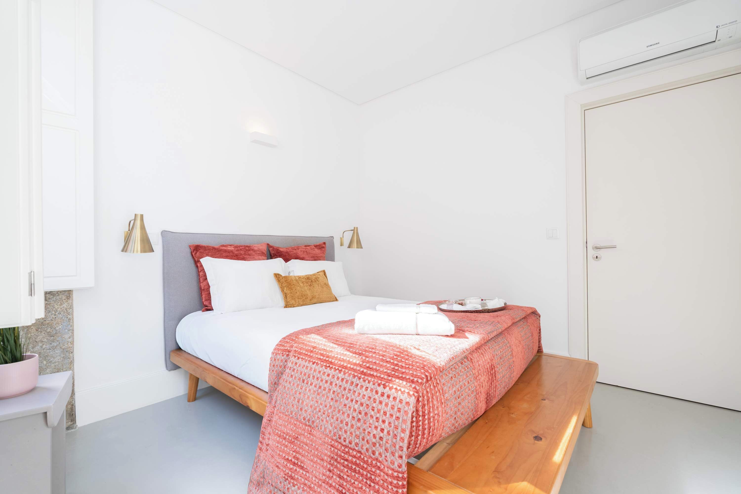 Iron/ironing board, travel cot, WiFi, bed sheets