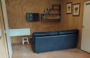 Living area - Artist Cottage near Mapua (Redwood Valley)