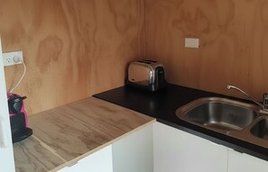 Private kitchen - Artist Cottage near Mapua (Redwood Valley)