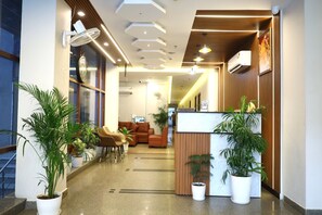 Quầy tiếp tân