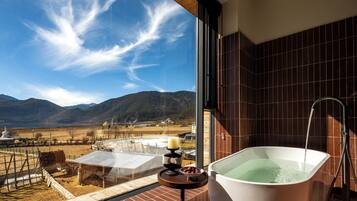 Comfort Twin Room | Indoor spa tub
