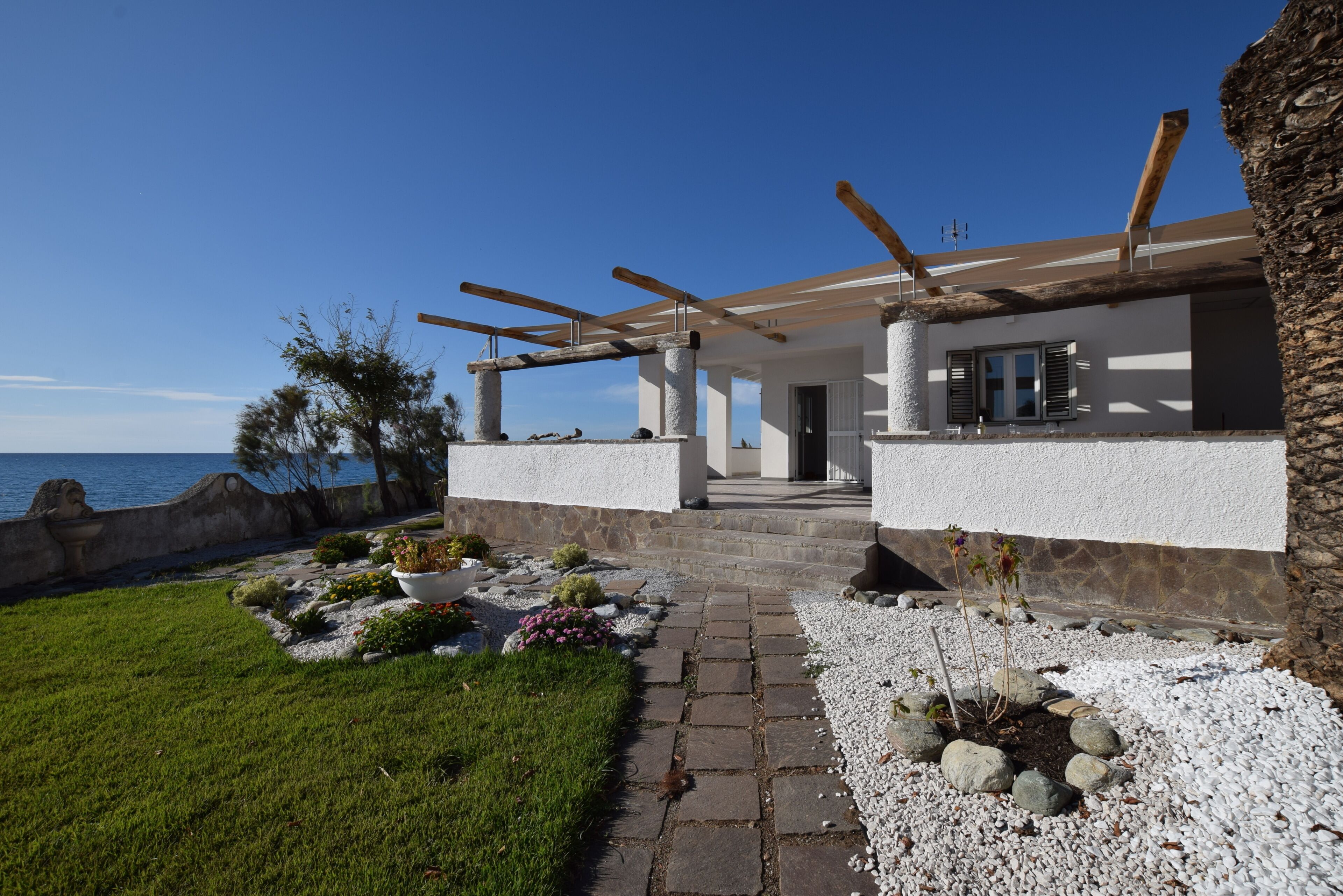 Villa | Exterior