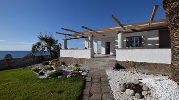 Villa | Exterior