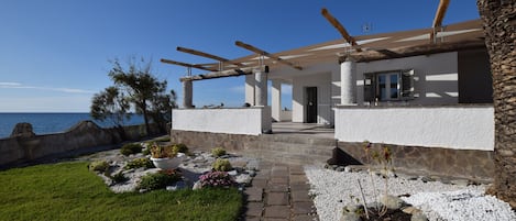 Villa | Exterior