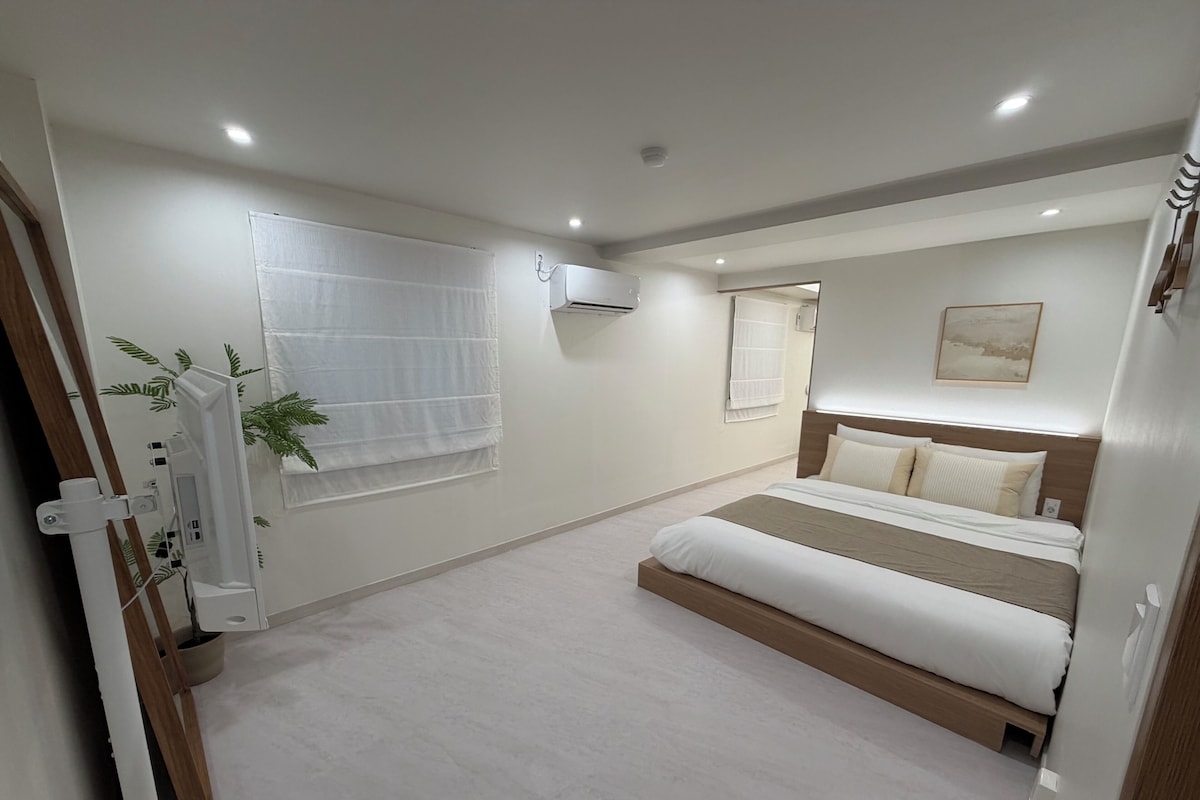 Executive Twin Room | Peralatan tempat tidur hipoalergenik, bar mini percuma, meja 